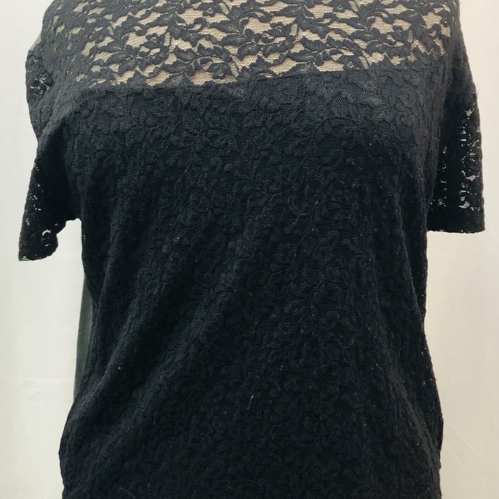 BLACK LINED LACE TOP- SHORT SLEEVES WASHABLE SZ XL